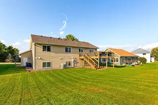 2505 30th St NW, Faribault, MN 55021 - Photo 9