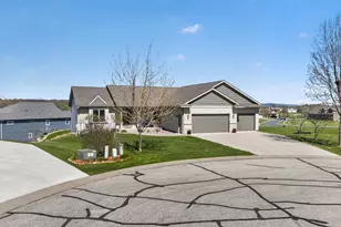 105 Hillwood Dr, Lake City, MN 55041 - Photo 3
