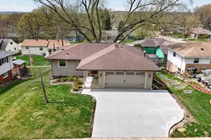 1561 11th Ave NE, Rochester, MN 55906 - Photo 3