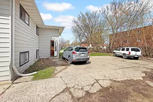 1106 18th St S, Moorhead, MN 56560 - Photo 3
