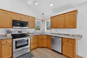 6440 Pagel Ln SE, Rochester, MN 55904 - Photo 13