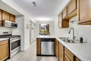 4677 Sorrell Point, Eagan, MN 55122 - Photo 7