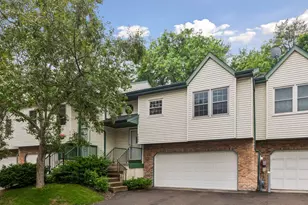 7325 Bren Ln, Eden Prairie, MN 55346 - Photo 3