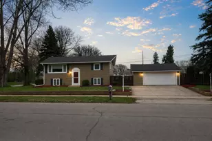 1621 40th St NW, Rochester, MN 55901 - Photo 1