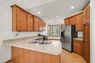 2318 Olivia Ct E, Maplewood, MN 55119 - Photo 13