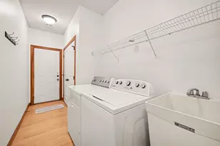 2318 Olivia Ct E, Maplewood, MN 55119 - Photo 25