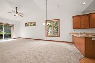 2318 Olivia Ct E, Maplewood, MN 55119 - Photo 11