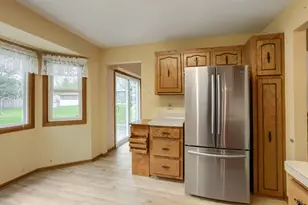 711 Cope Ave W, Roseville, MN 55113 - Photo 9