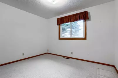 711 Cope Avenue W, Roseville, MN 55113 - Photo 19