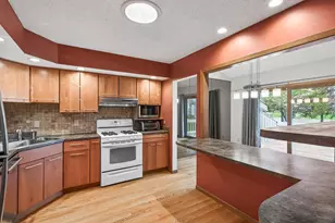 9367 Nesbitt Rd, Bloomington, MN 55437 - Photo 11