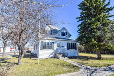 203 E Fletcher Avenue, Warren, MN 56762 - Photo 1