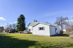 203 E Fletcher Ave, Warren, MN 56762 - Photo 7