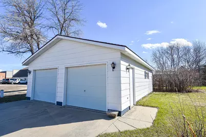 203 E Fletcher Avenue, Warren, MN 56762 - Photo 9