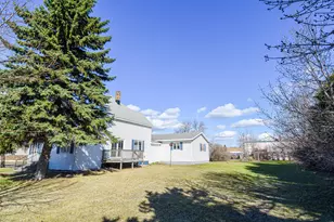 203 E Fletcher Ave, Warren, MN 56762 - Photo 5