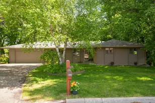 400 Cimarron Cir, Chanhassen, MN 55317 - Photo 45