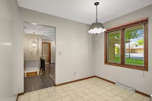 400 Cimarron Cir, Chanhassen, MN 55317 - Photo 27