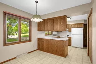 400 Cimarron Cir, Chanhassen, MN 55317 - Photo 25