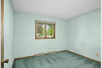 400 Cimarron Circle, Chanhassen, MN 55317 - Photo 33