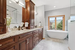 164 Bank St SE, Minneapolis, MN 55414 - Photo 25