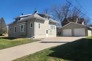 304 2nd Ave SE, Pipestone, MN 56164 - Photo 3