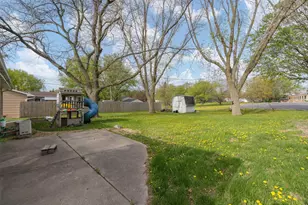110 S Belmont Dr, Mankato, MN 56001 - Photo 29