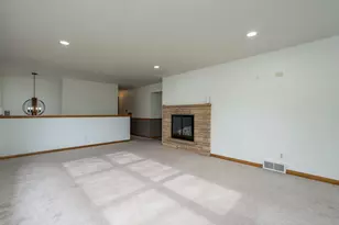 110 S Belmont Dr, Mankato, MN 56001 - Photo 5