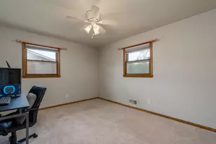 110 S Belmont Dr, Mankato, MN 56001 - Photo 15