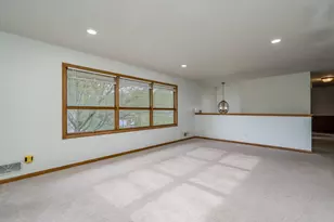 110 S Belmont Dr, Mankato, MN 56001 - Photo 7