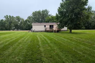 304 Valley View Dr, Redwood Falls, MN 56283 - Photo 5