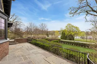 2204 W Lake of the Isles Pkwy, Minneapolis, MN 55405 - Photo 47