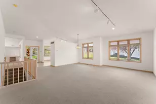8914 Hilloway Rd, Eden Prairie, MN 55347 - Photo 9