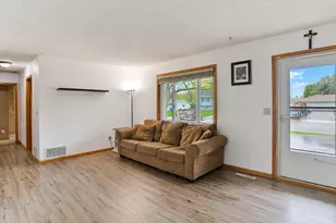 375 Arglen Dr, Owatonna, MN 55060 - Photo 5