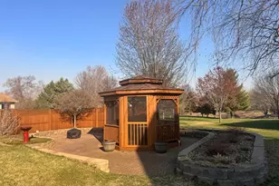 9161 N Kentucky Ave N, Brooklyn Park, MN 55445 - Photo 7