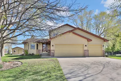 9161 N Kentucky Avenue N, Brooklyn Park, MN 55445 - Photo 11