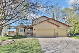 9161 N Kentucky Ave N, Brooklyn Park, MN 55445 - Photo 11