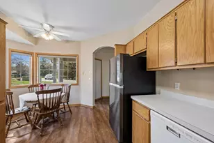 14713 Courtyard Cir, Burnsville, MN 55306 - Photo 9