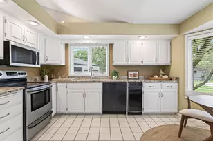 4301 Arrowhead Ct, Minnetonka, MN 55345 - Photo 9