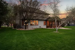 805 27th St SW, Austin, MN 55912 - Photo 5