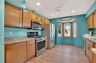7505 Edgewood Dr, Mounds View, MN 55112 - Photo 9