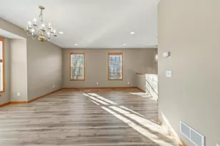9980 Wildflower Dr, Eden Prairie, MN 55347 - Photo 7