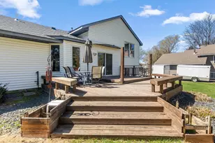 699 Calvin Ct, Eagan, MN 55123 - Photo 3