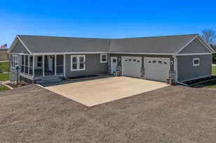 17371 220th St, Lucan, MN 56255 - Photo 11
