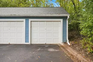 1381 Berry Ridge Rd, Eagan, MN 55123 - Photo 23