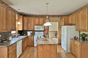 6361 Beckman Ct, Inver Grove Heights, MN 55077 - Photo 5