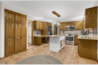 2577 Spirit Drive E, North Saint Paul, MN 55109 - Photo 7