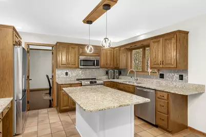 2577 Spirit Drive E, North Saint Paul, MN 55109 - Photo 3