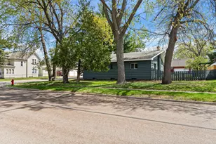 687 4th Ave NW, New Brighton, MN 55112 - Photo 5