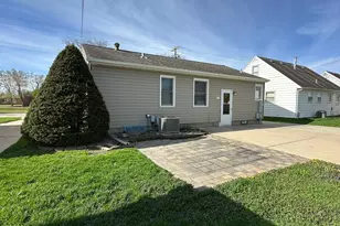 1611 4th Ave SE, Austin, MN 55912 - Photo 3