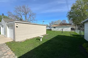 1611 4th Ave SE, Austin, MN 55912 - Photo 5