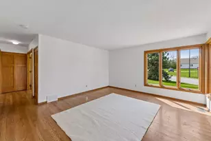 7449 Landau Dr, Bloomington, MN 55438 - Photo 9